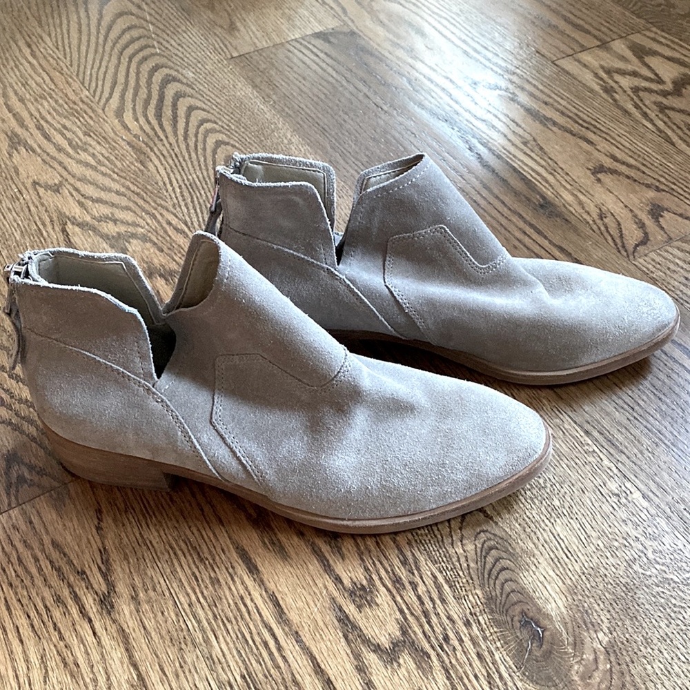 EUC Dolce Vita western- style suede bootie - 11M
